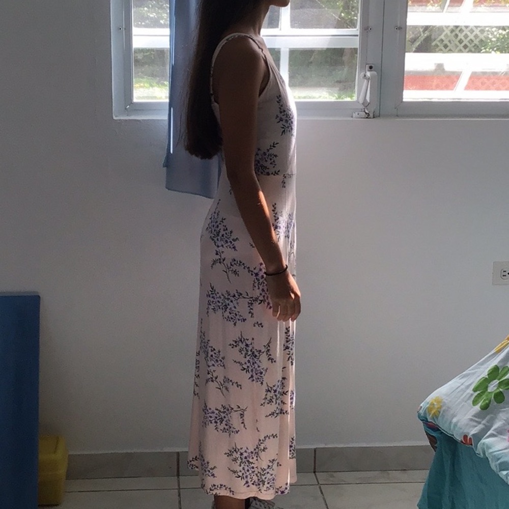 A Forever 21 sleeveless long floral dress. - Picture 4 of 5